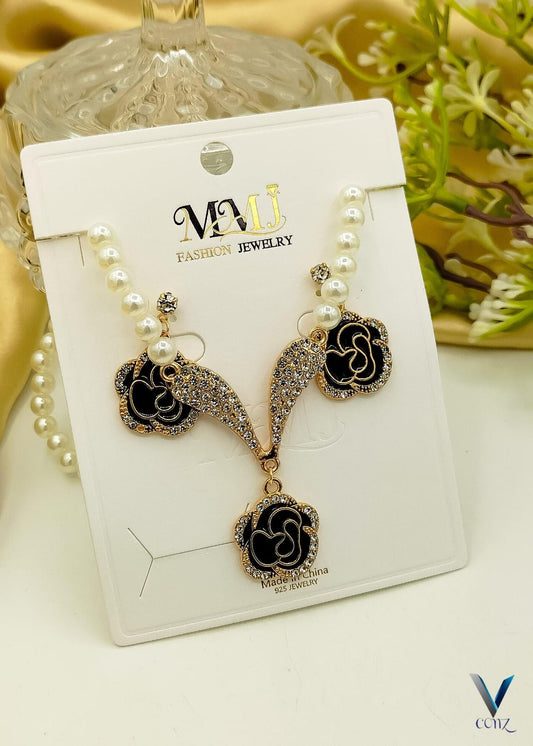 FANCY PURLS MALA LOCKET