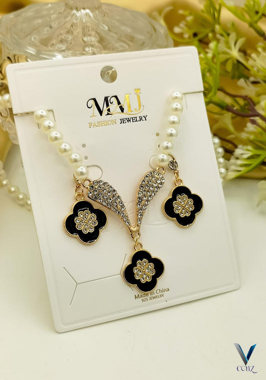 FANCY PURLS MALA LOCKET
